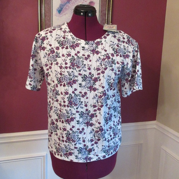 Womens Emerald Isle Short Sleeve Top Sz Small New - Picture 1 of 6